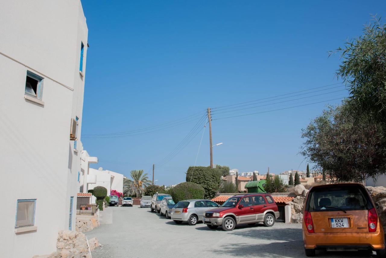 Modern Apartment Not Far From The Beach Paphos Esterno foto