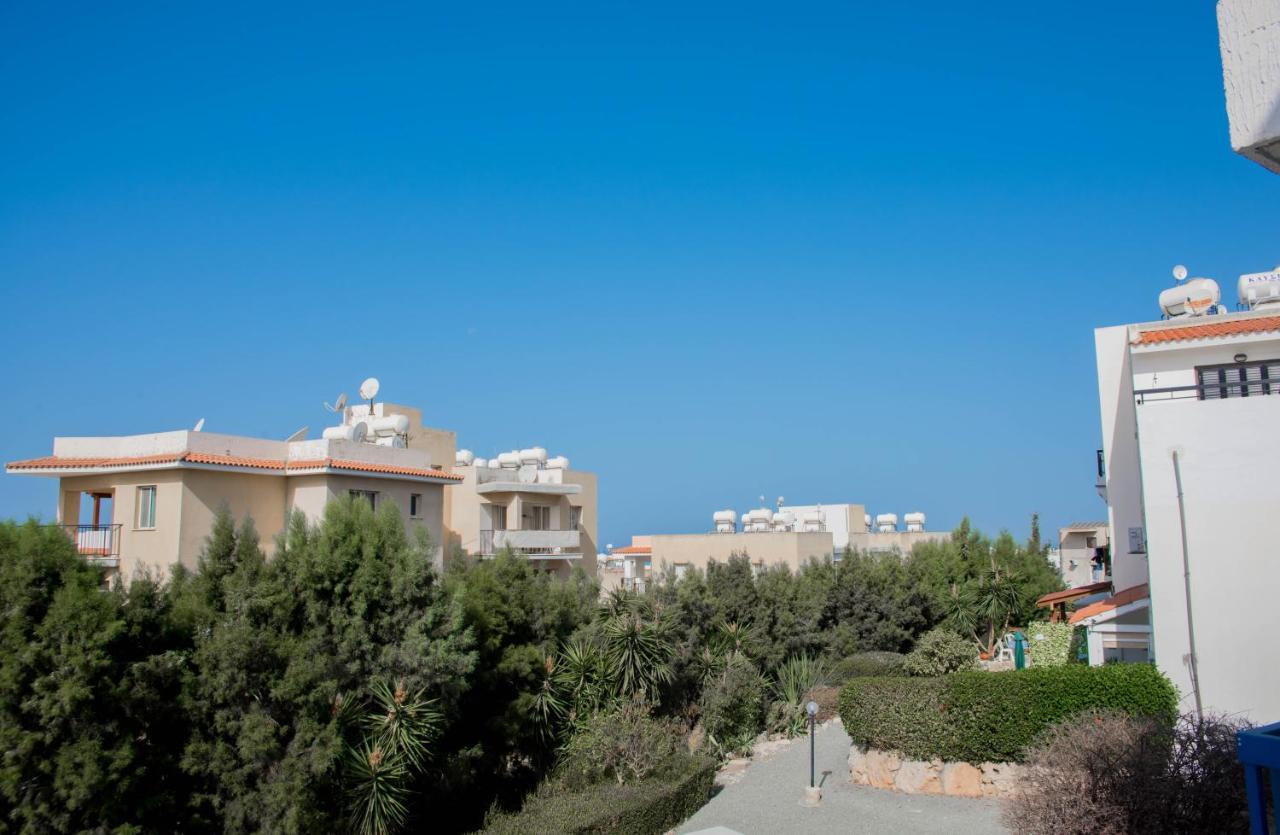 Modern Apartment Not Far From The Beach Paphos Esterno foto