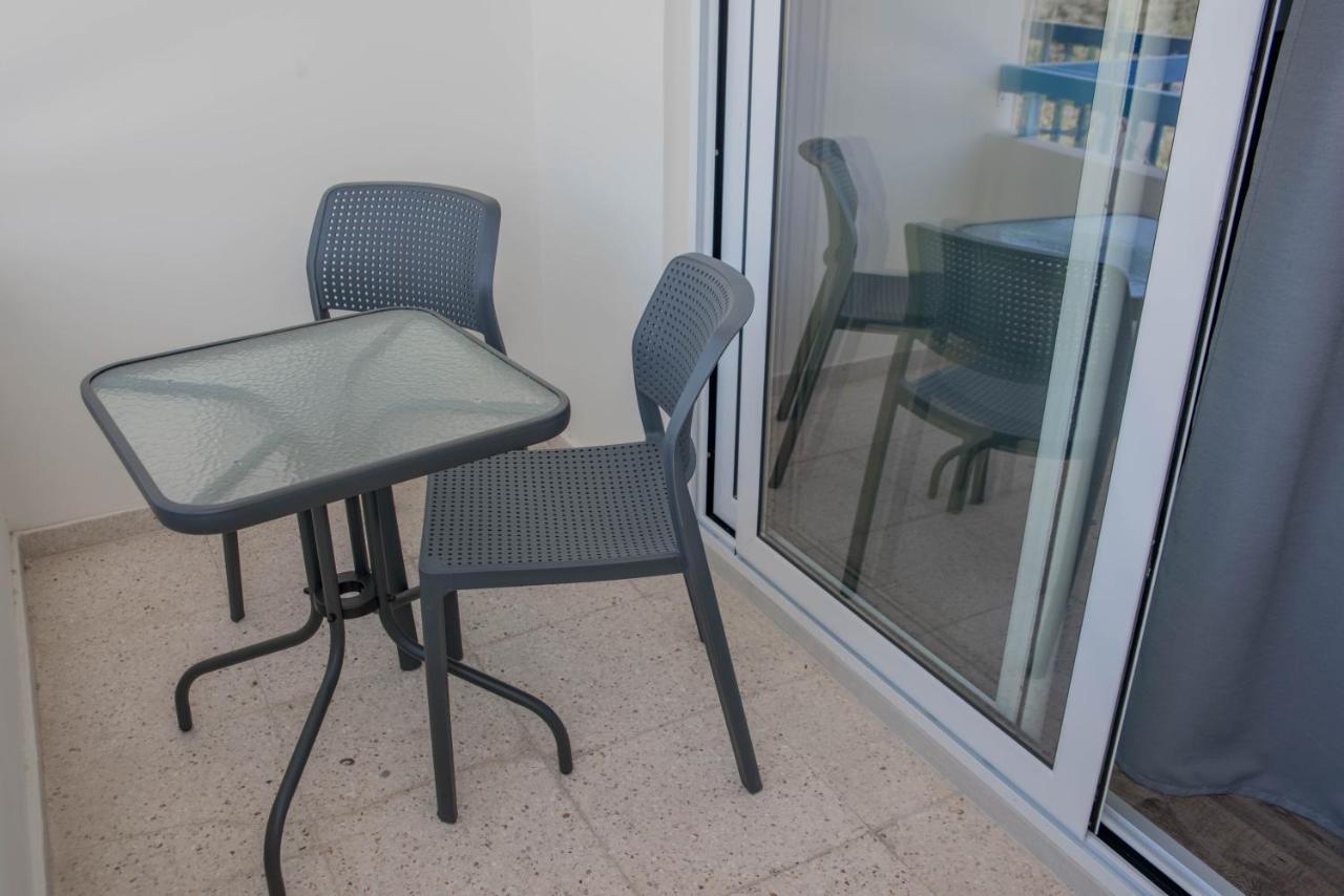 Modern Apartment Not Far From The Beach Paphos Esterno foto