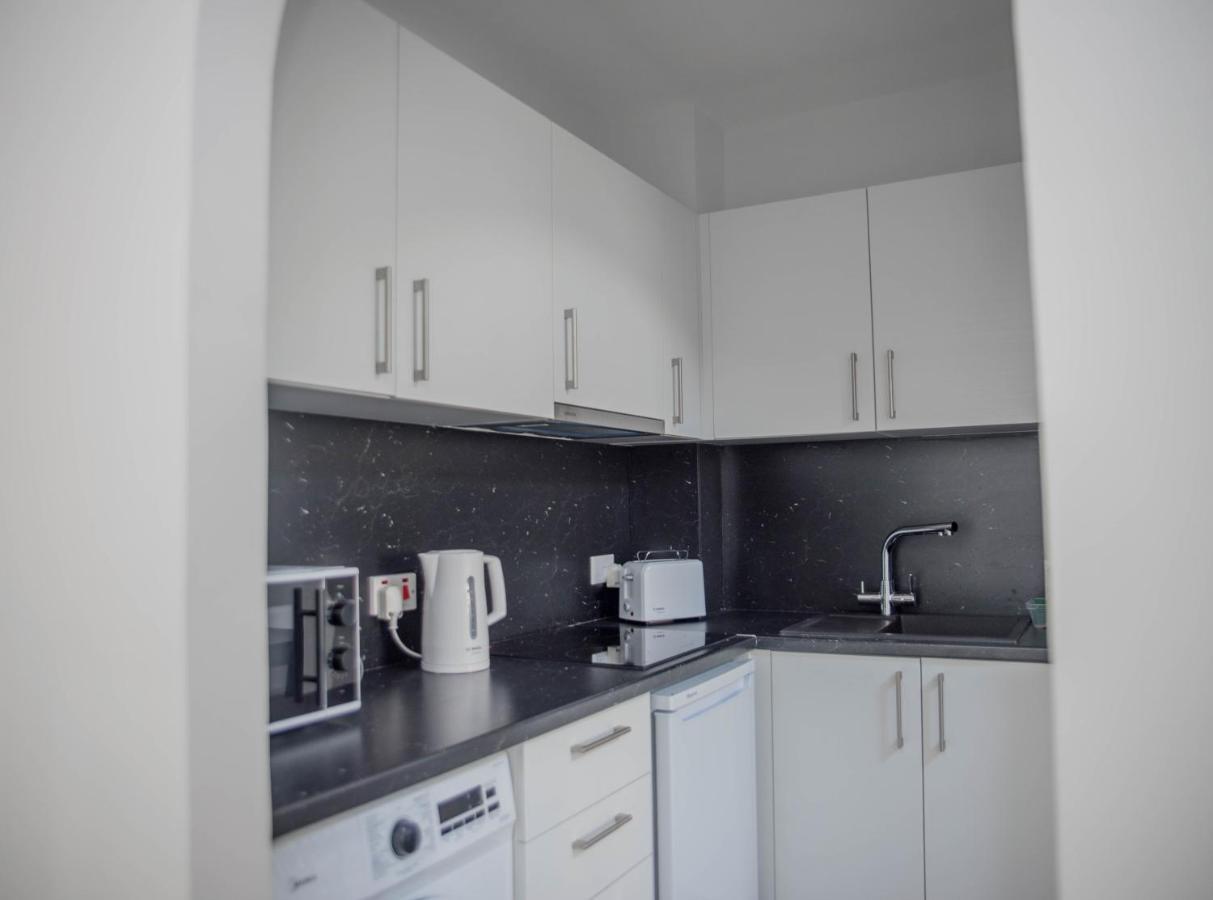 Modern Apartment Not Far From The Beach Paphos Esterno foto