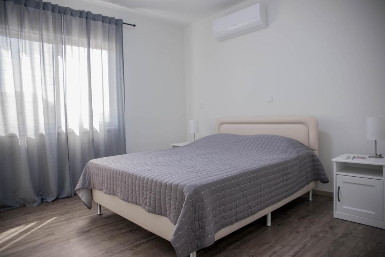 Modern Apartment Not Far From The Beach Paphos Esterno foto